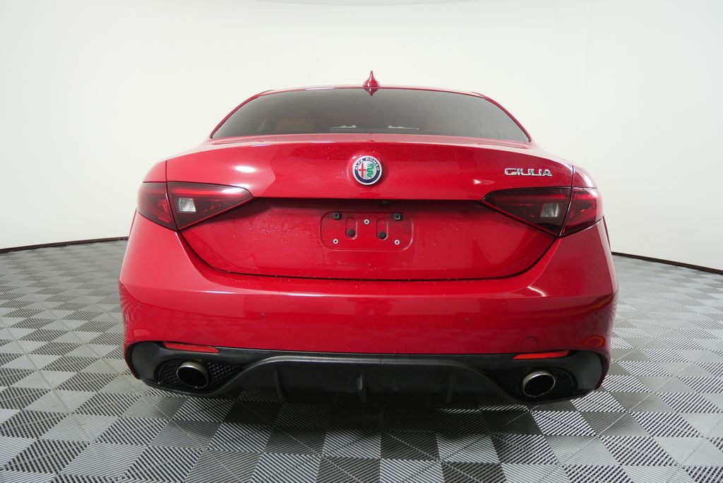 Thumbnail: 2019 Alfa Romeo Giulia - 4