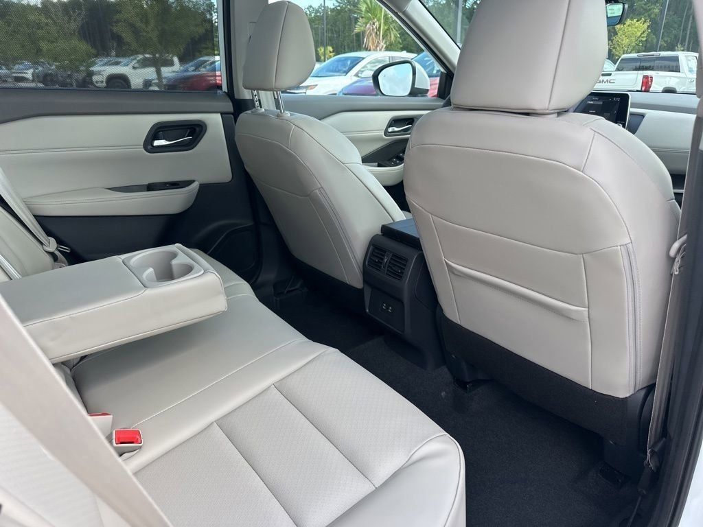 2025 Everest White Pearl Nissan Rogue SV FWD SUV