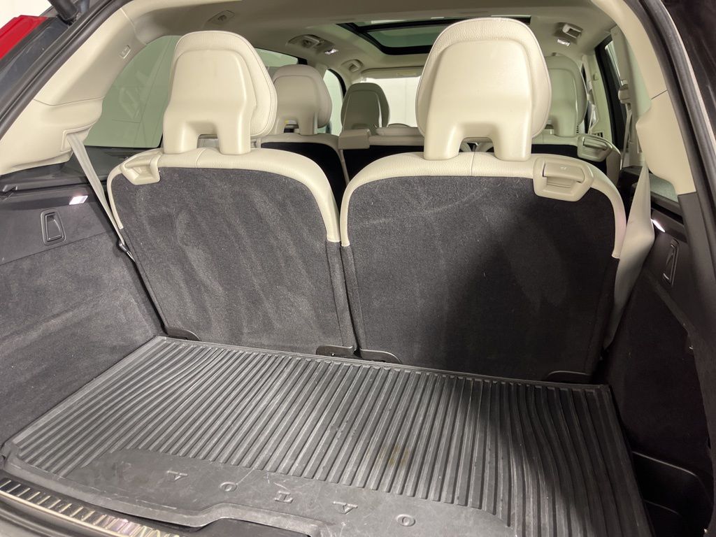 Thumbnail: 2022 Volvo XC90 - 13