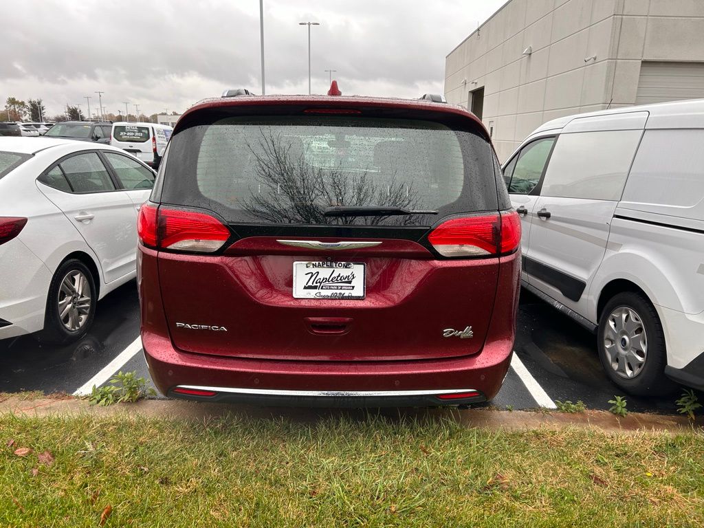 2018 Chrysler Pacifica Touring L 4