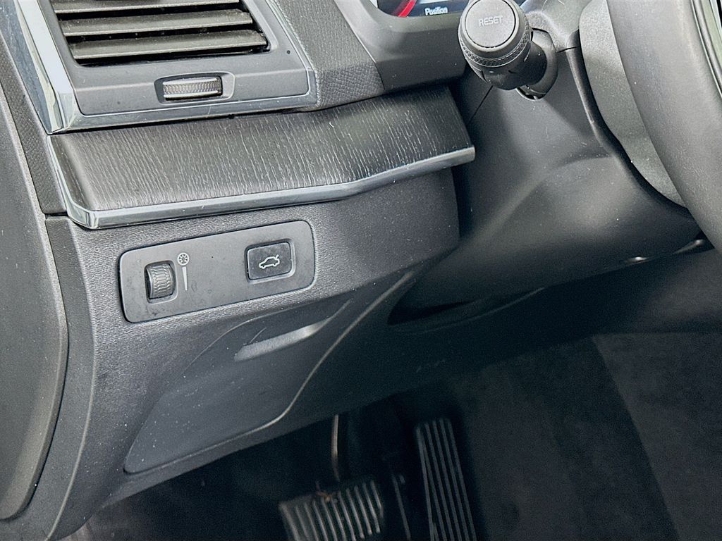 Thumbnail: 2020 Volvo XC90 - 10