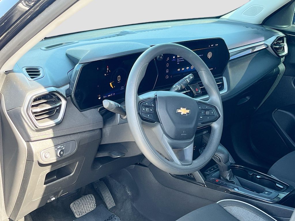 Used 2025 Black Chevrolet LT image 9