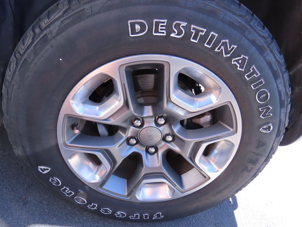 Thumbnail: 2019 Jeep Cherokee - 16