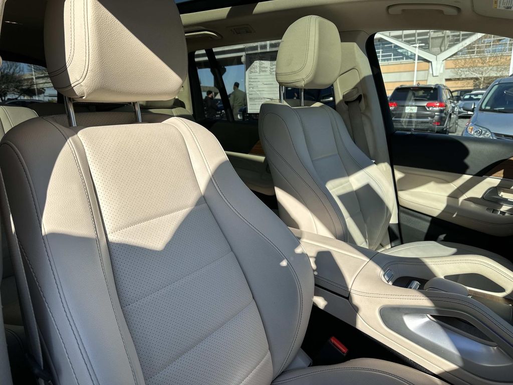 Thumbnail: 2022 Mercedes-Benz GLS - 23