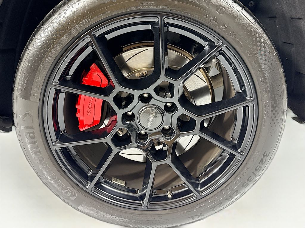 Thumbnail: 2021 Aston Martin DBX - 32