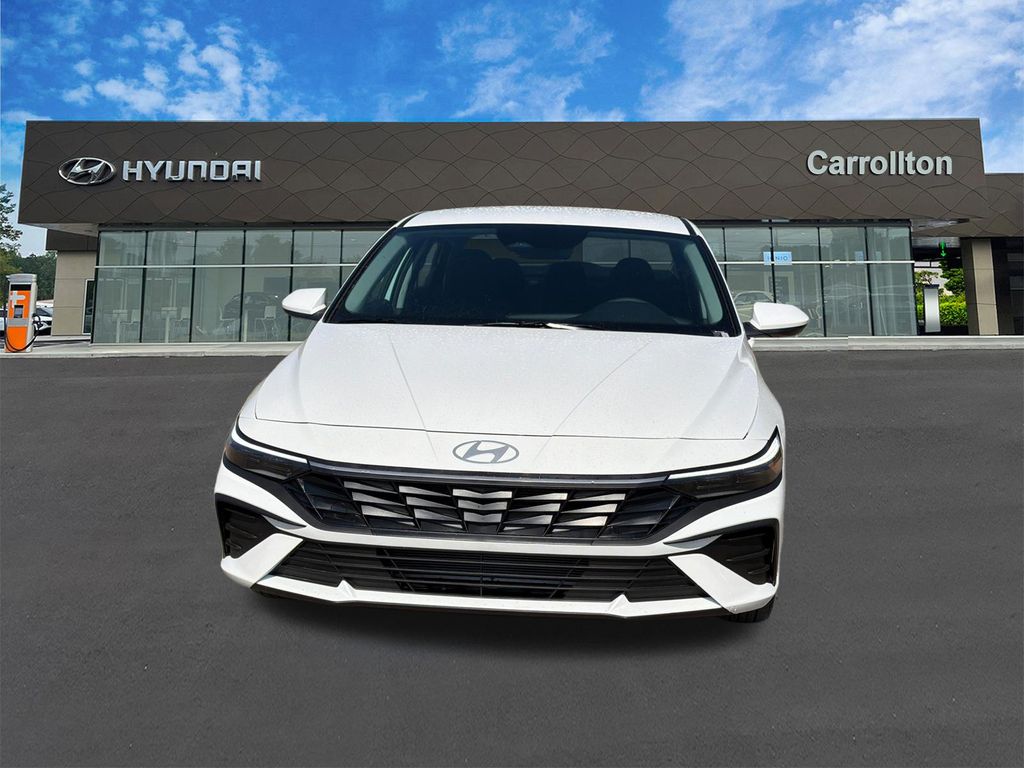 New 2026 White Hyundai SE image 2