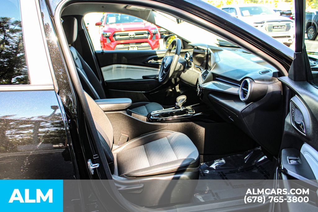 2024 Chevrolet Trax LT photo 19