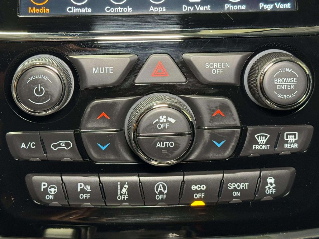 Used 2020 Ivory 3-Coat Jeep Summit image 8