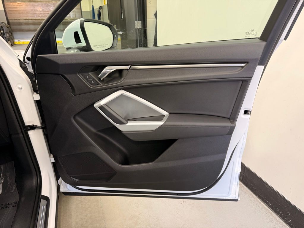 Thumbnail: 2022 Audi Q3 - 28