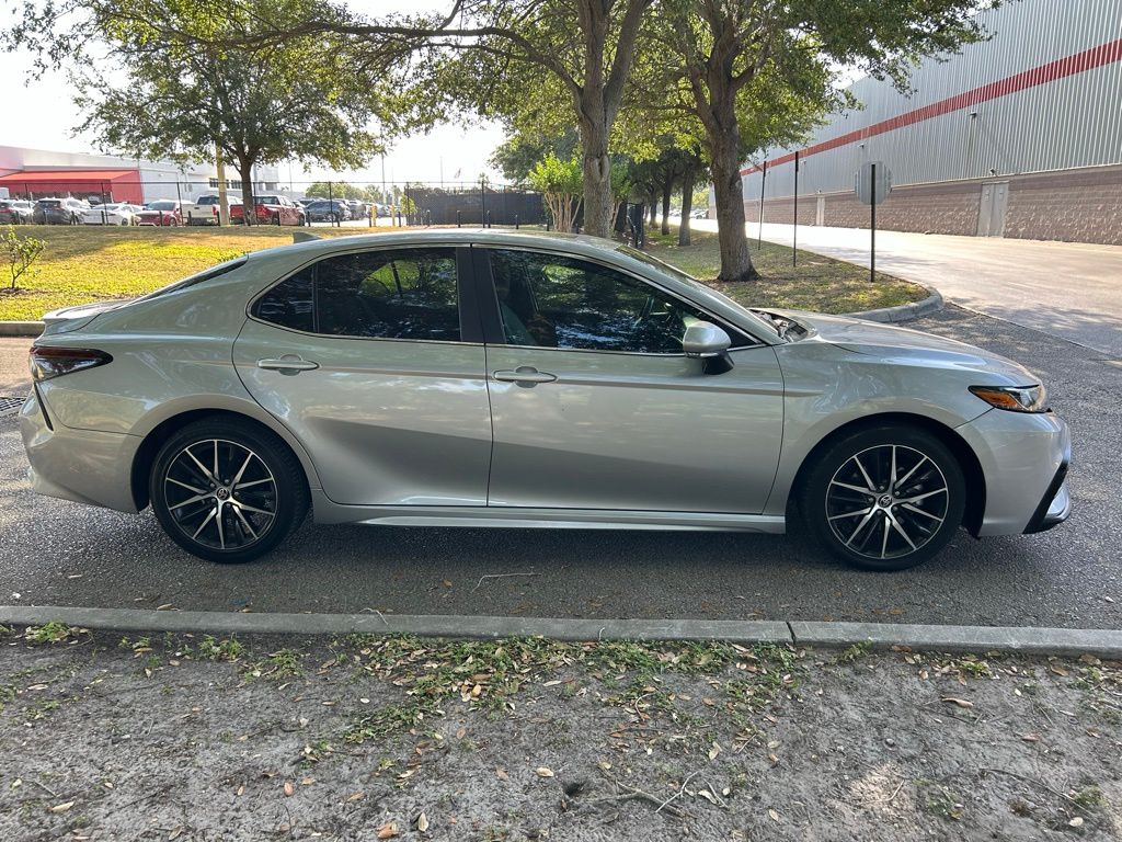 2021 Toyota Camry SE 6