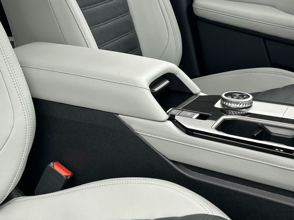 New 2026 Black Diamond Mitsubishi SE image 44