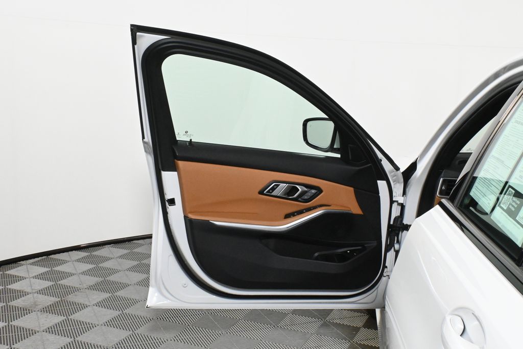 Thumbnail: 2023 BMW 3 Series - 30