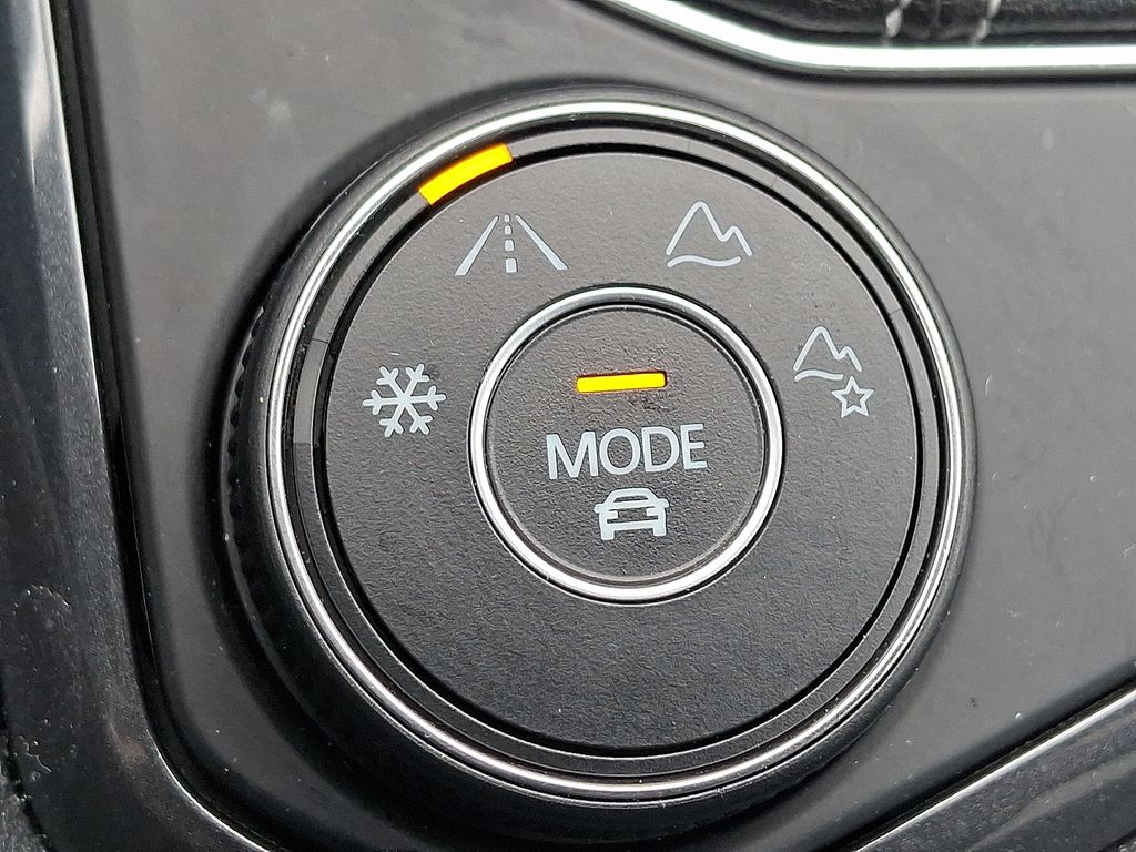 Thumbnail: 2022 Volkswagen Tiguan - 25