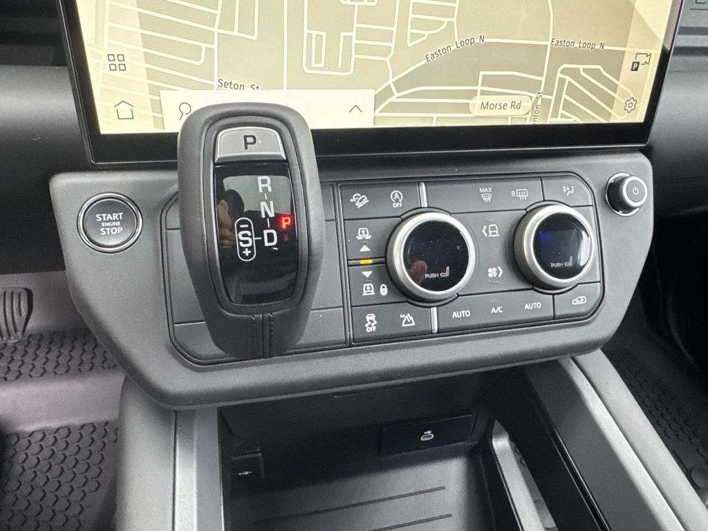New 2026 Black Land Rover X-Dynamic SE image 25