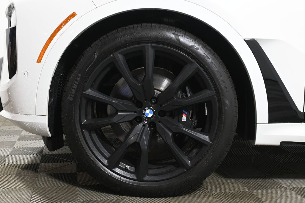 Thumbnail: 2026 BMW X7 - 12