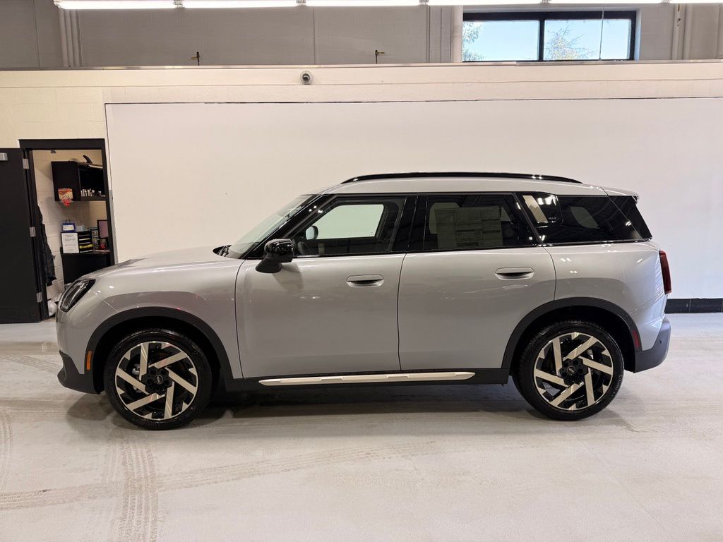Thumbnail: 2027 MINI Cooper Countryman - 2