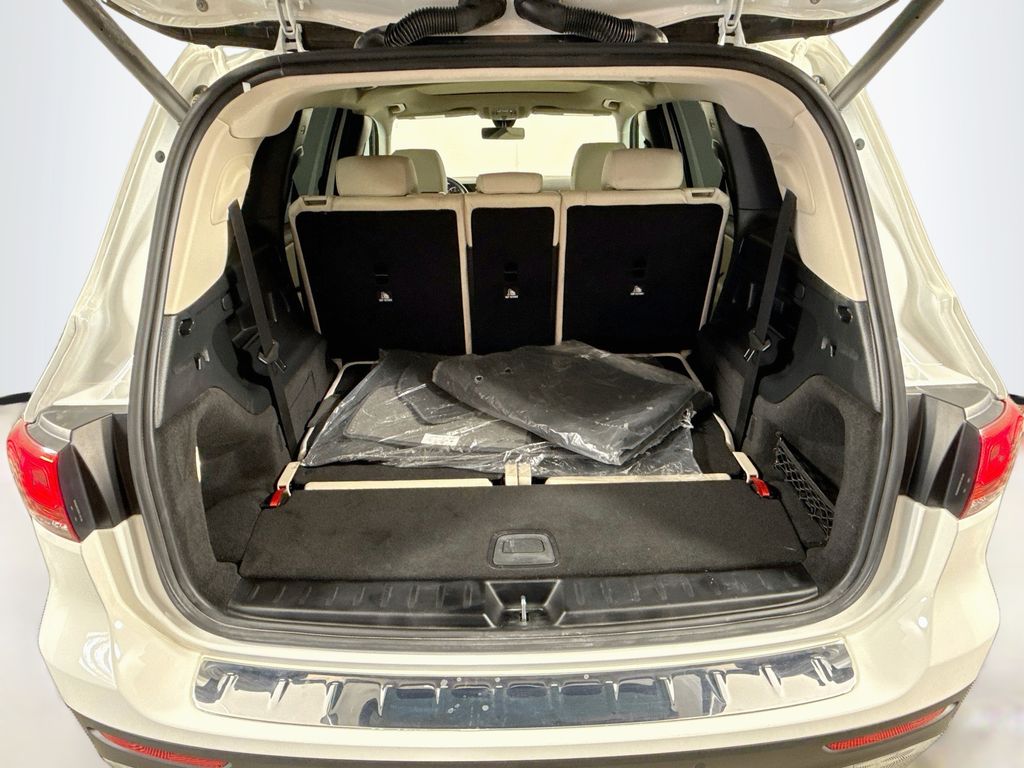 Thumbnail: 2023 Mercedes-Benz GLB - 28