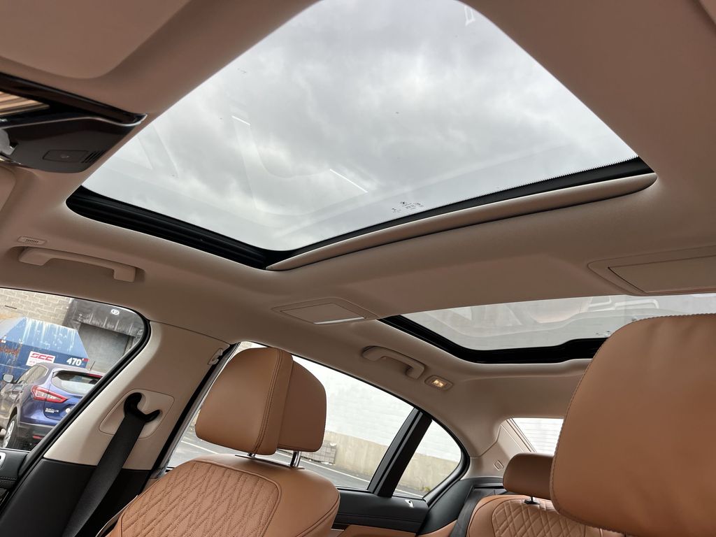 Thumbnail: 2022 BMW 7 Series - 22