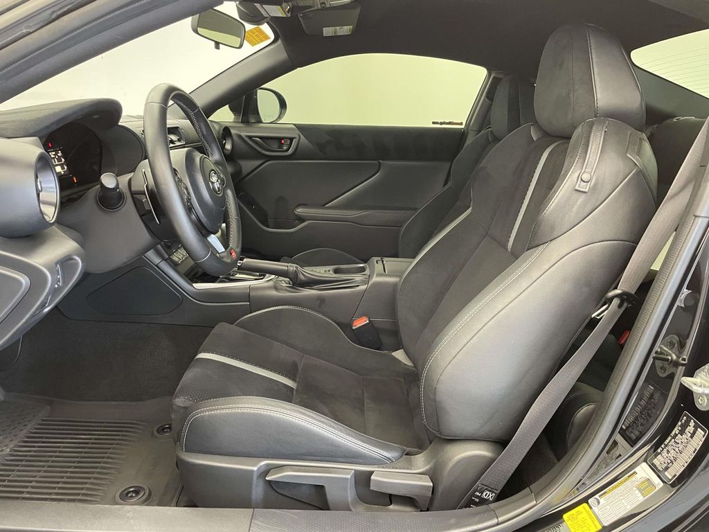2025 Toyota GR86 Premium - 4