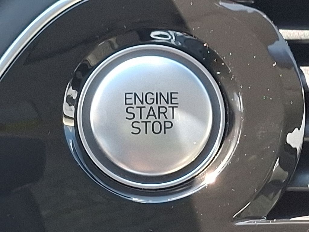 Thumbnail: 2020 Genesis G70 - 26