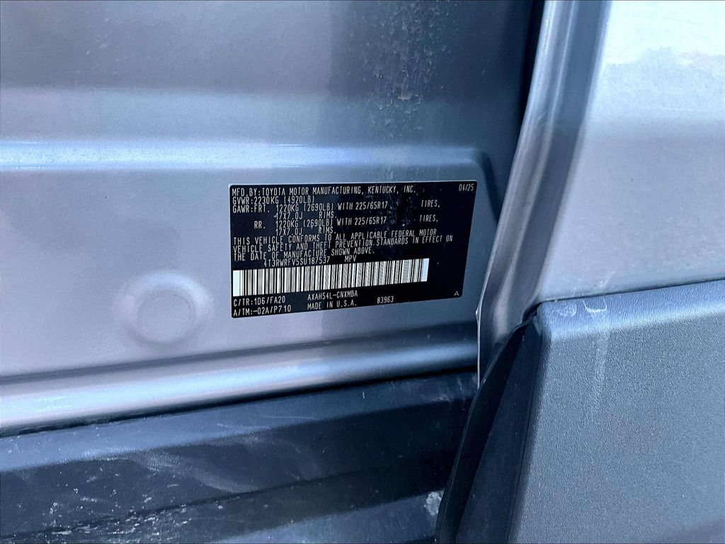 2025 Toyota RAV4 Hybrid — photo 9