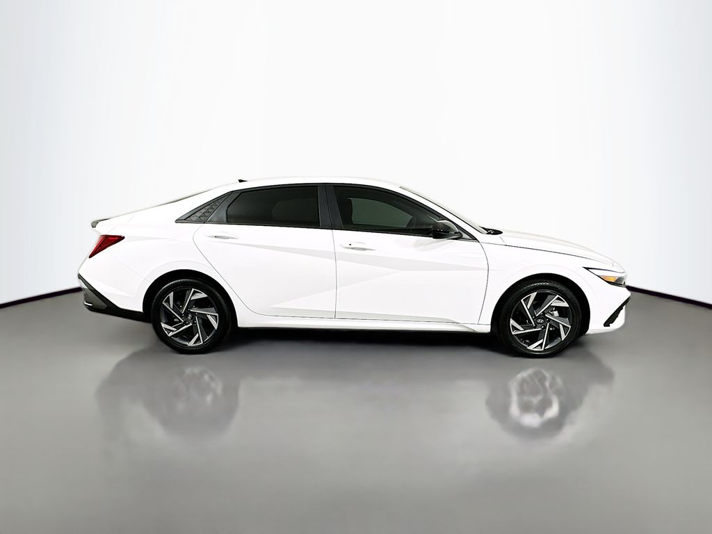 Thumbnail: 2025 Hyundai Elantra - 4