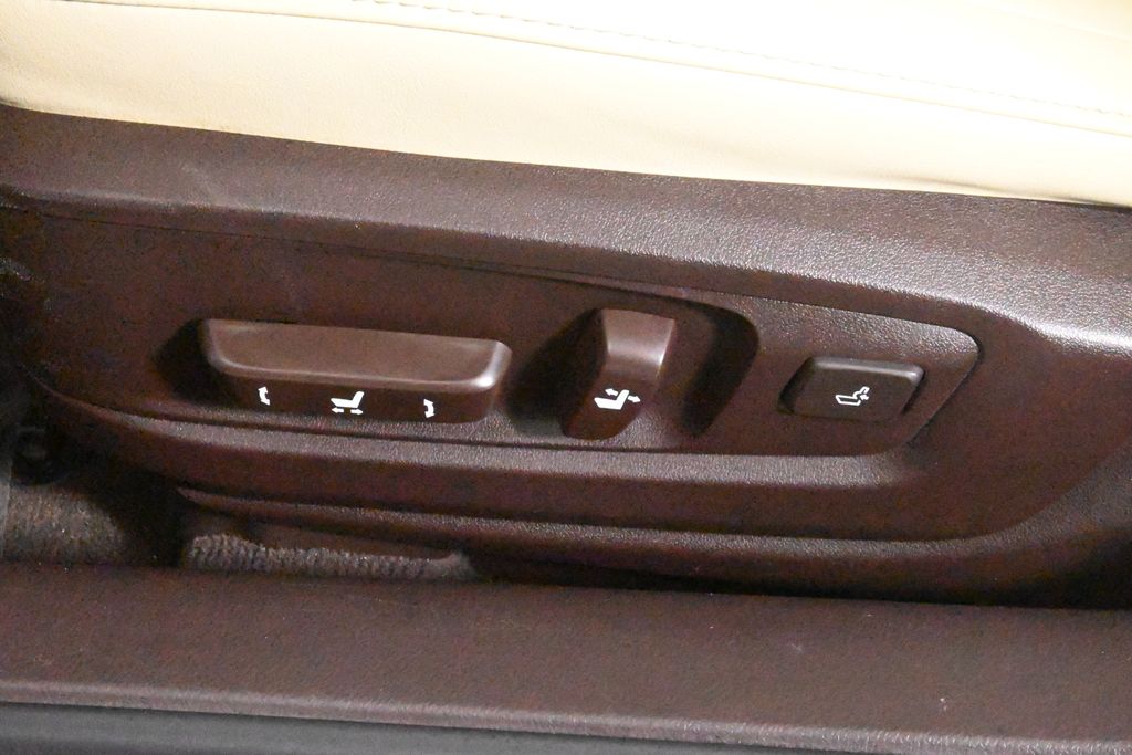 Thumbnail: 2018 Lexus ES - 28