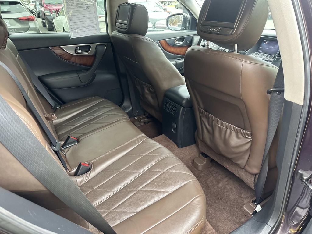 Thumbnail: 2011 INFINITI FX35 - 26