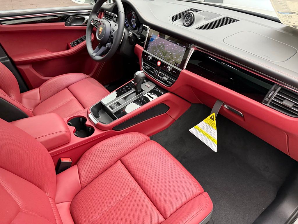 Thumbnail: 2026 Porsche Macan - 30