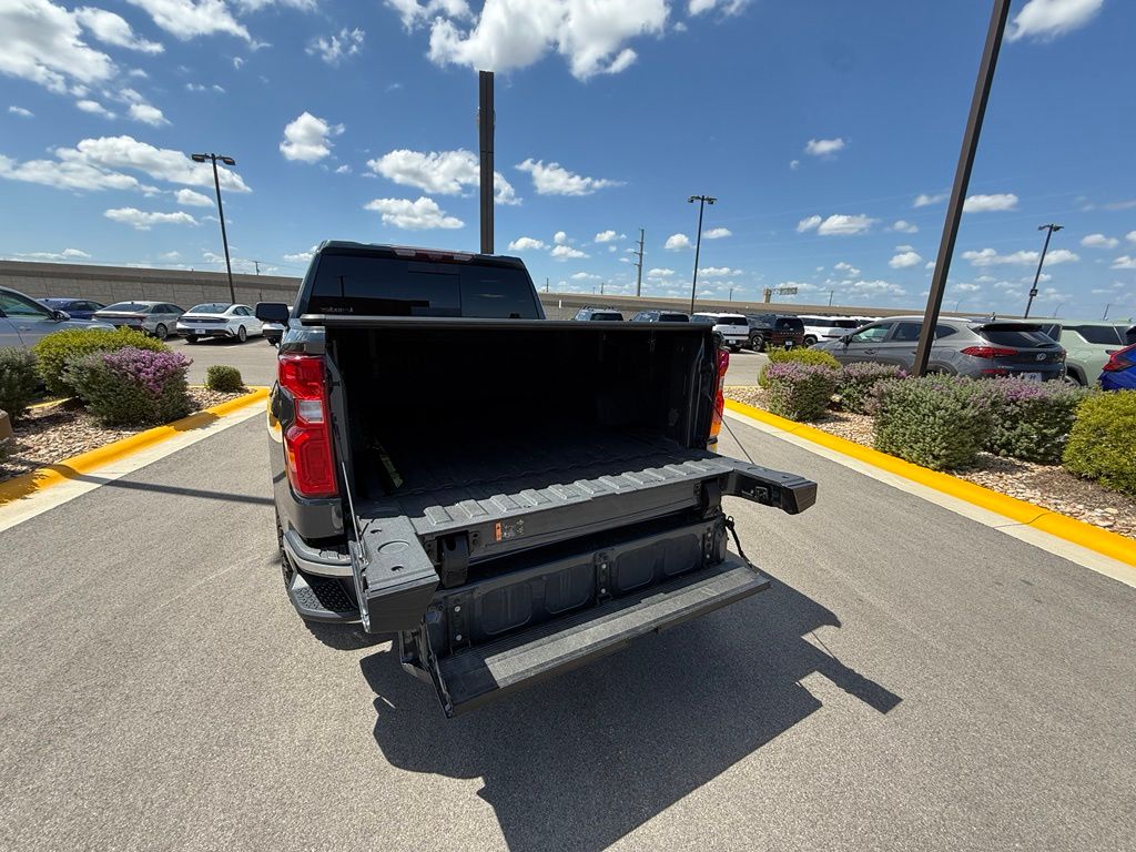 Thumbnail: 2021 Chevrolet Silverado 1500 - 12