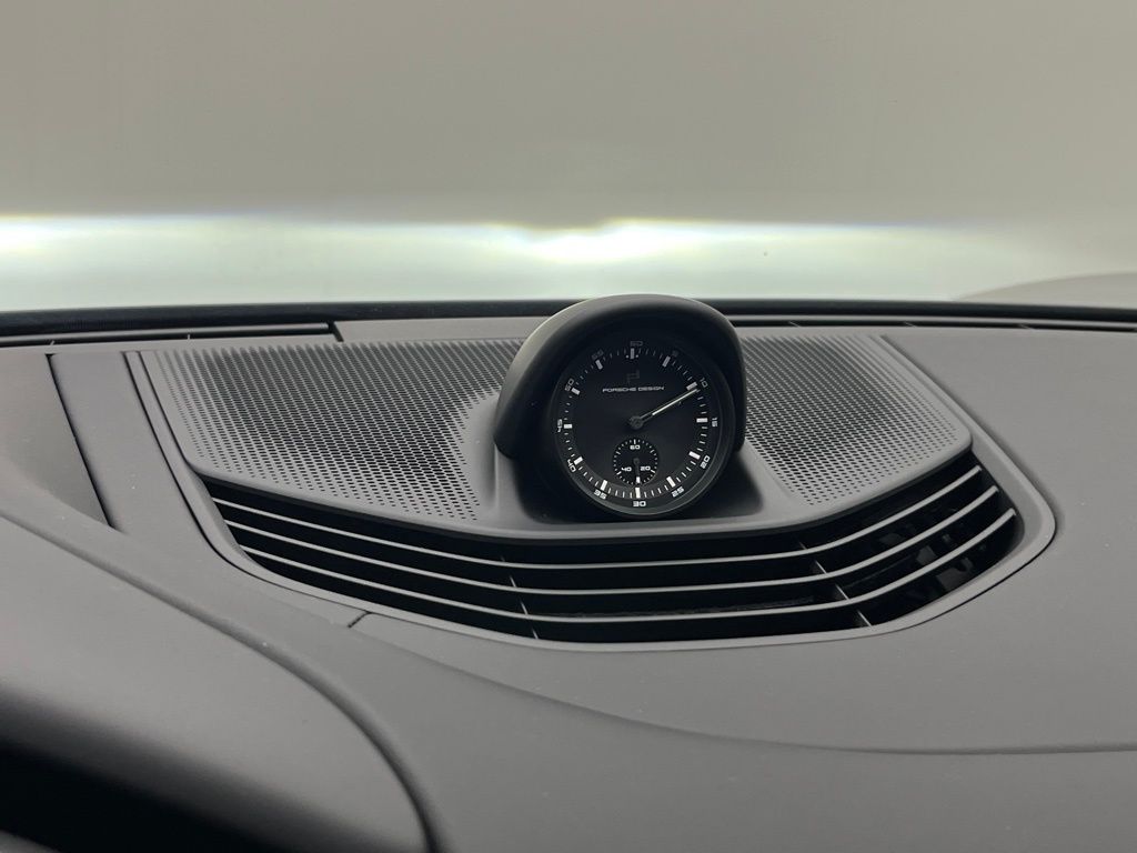 Thumbnail: 2025 Porsche Taycan - 21