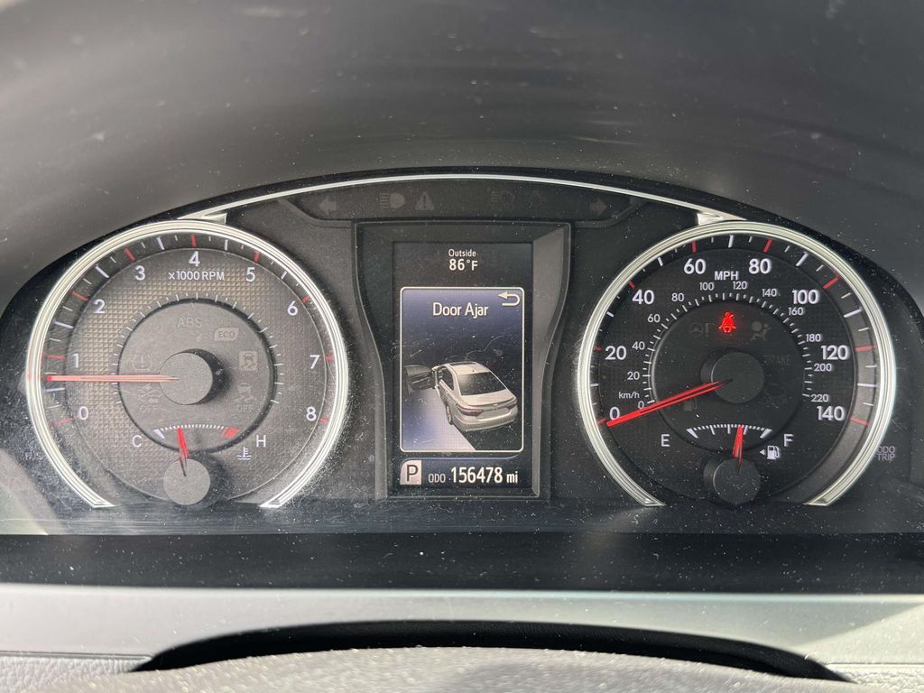 Used 2015 White Toyota SE image 23