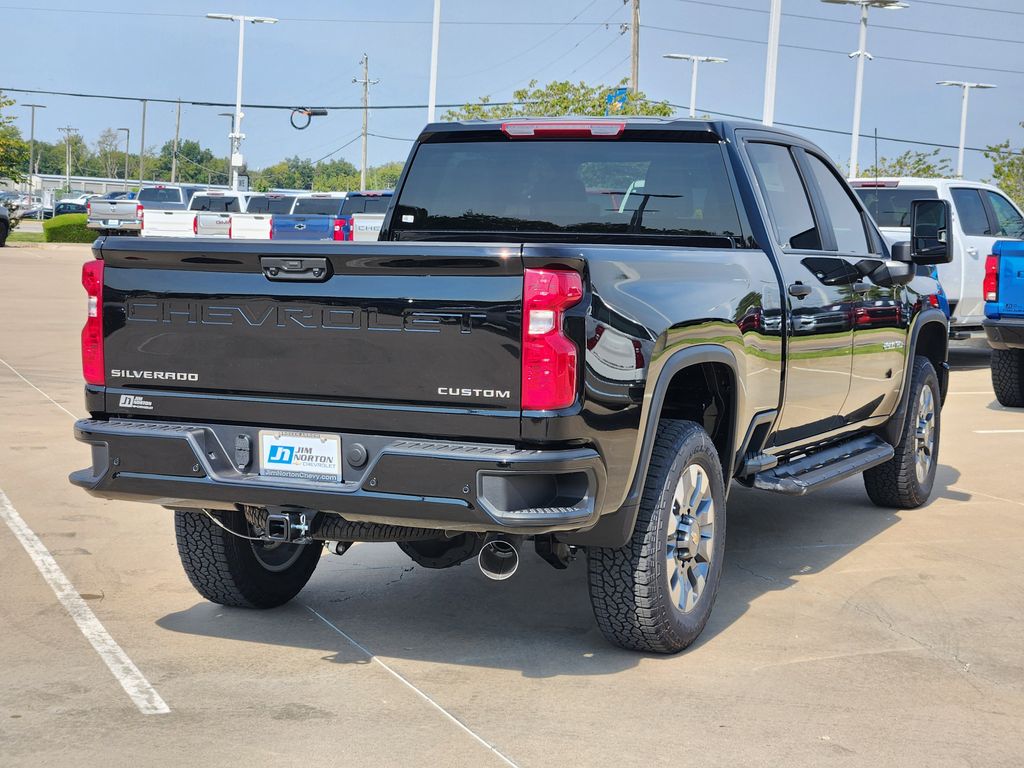 2025 Chevrolet Silverado 2500HD Custom photo 3