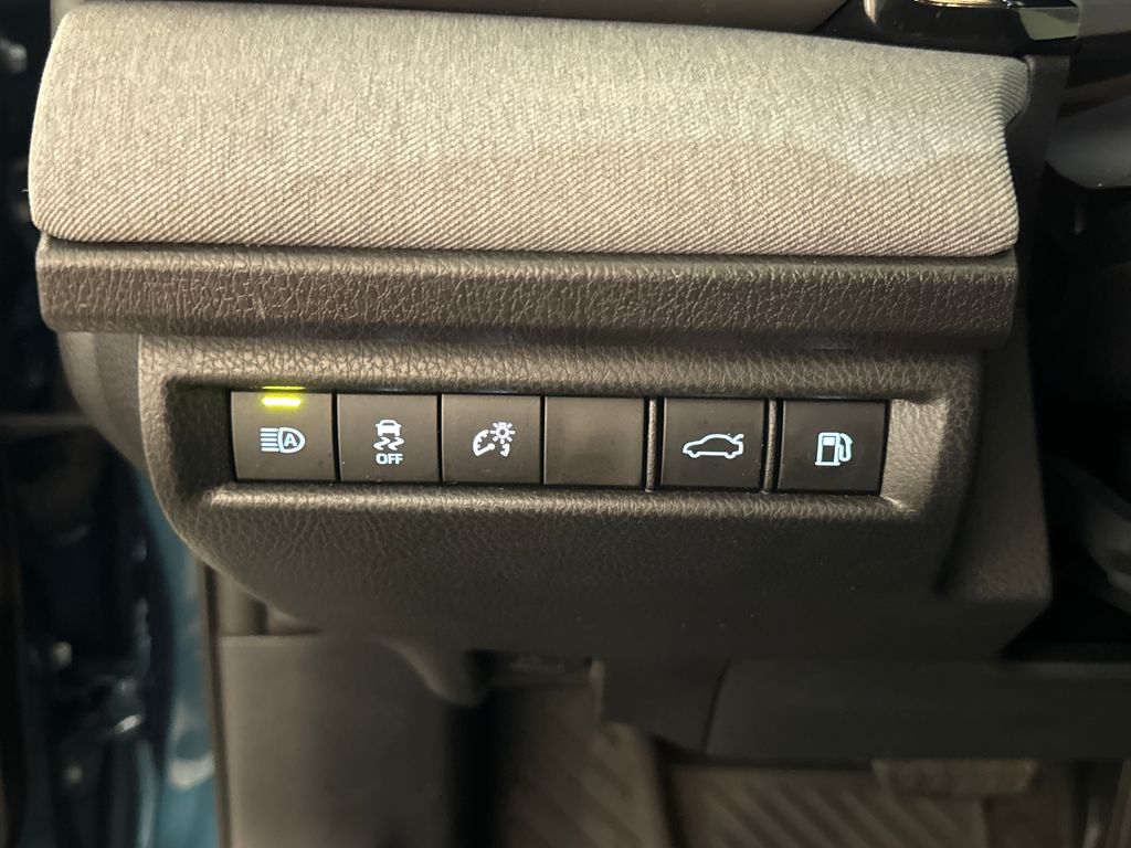 Certified Used 2025  Toyota LE image 18