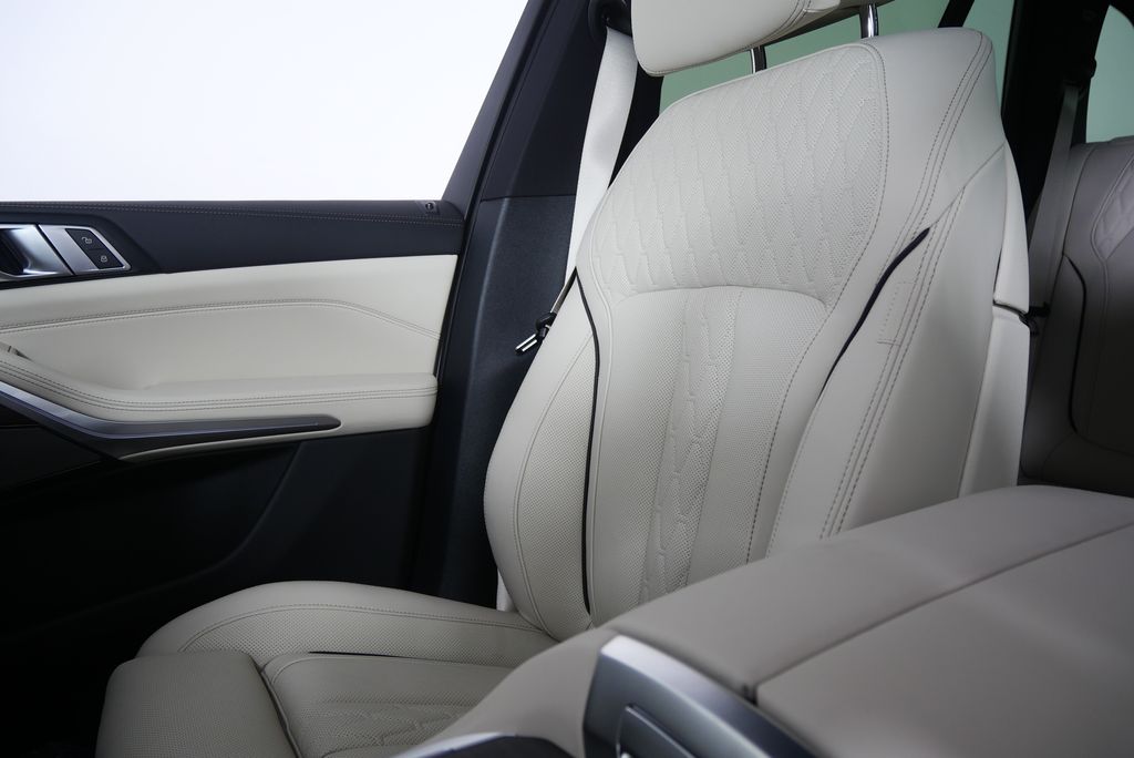 Thumbnail: 2026 BMW X5 - 23