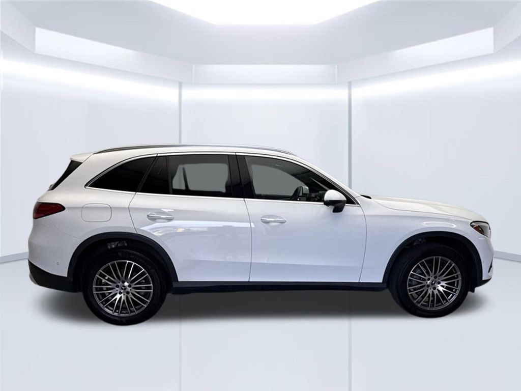 Thumbnail: 2024 Mercedes-Benz GLC - 6