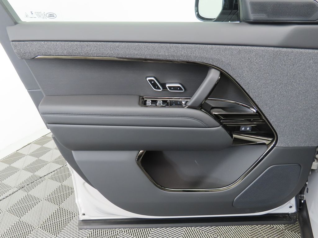 Thumbnail: 2025 Land Rover Range Rover Sport - 24