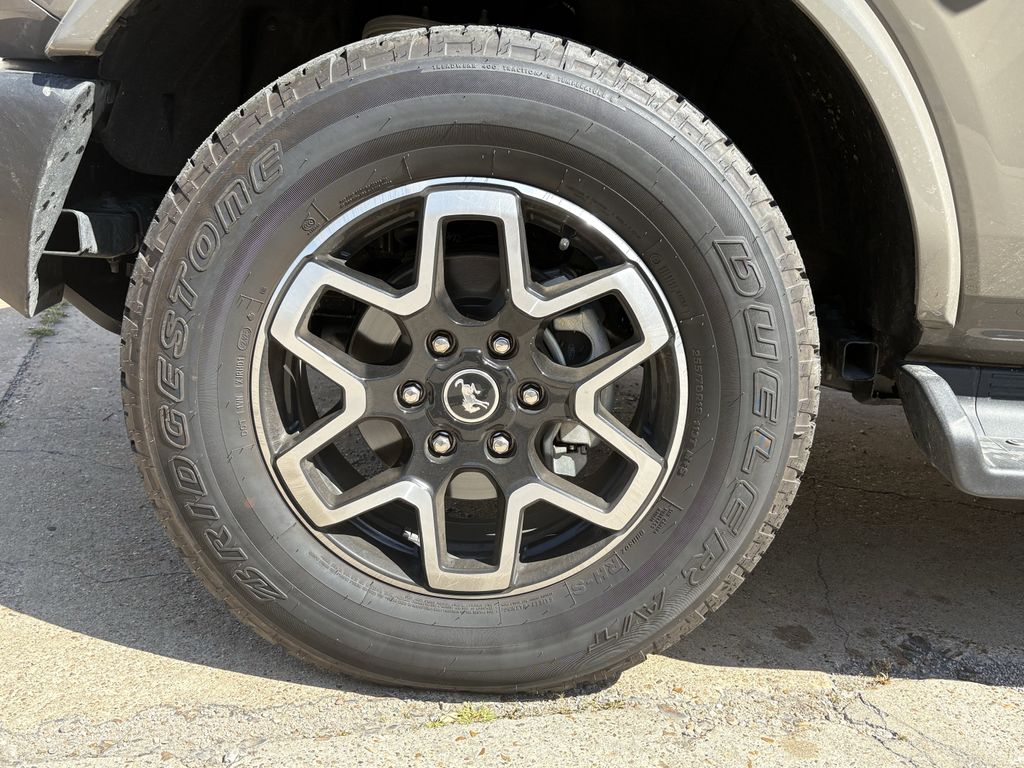 Used 2025 Gray Ford Outer Banks image 9