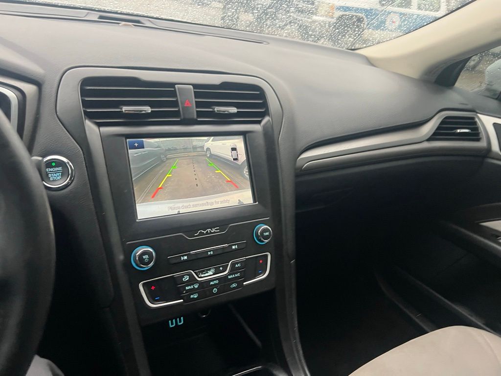 2020 Ford Fusion SE - 11