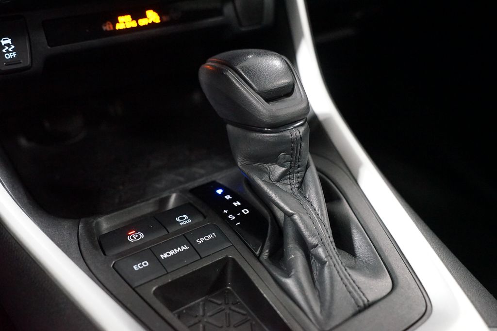 Thumbnail: 2023 Toyota RAV4 - 21