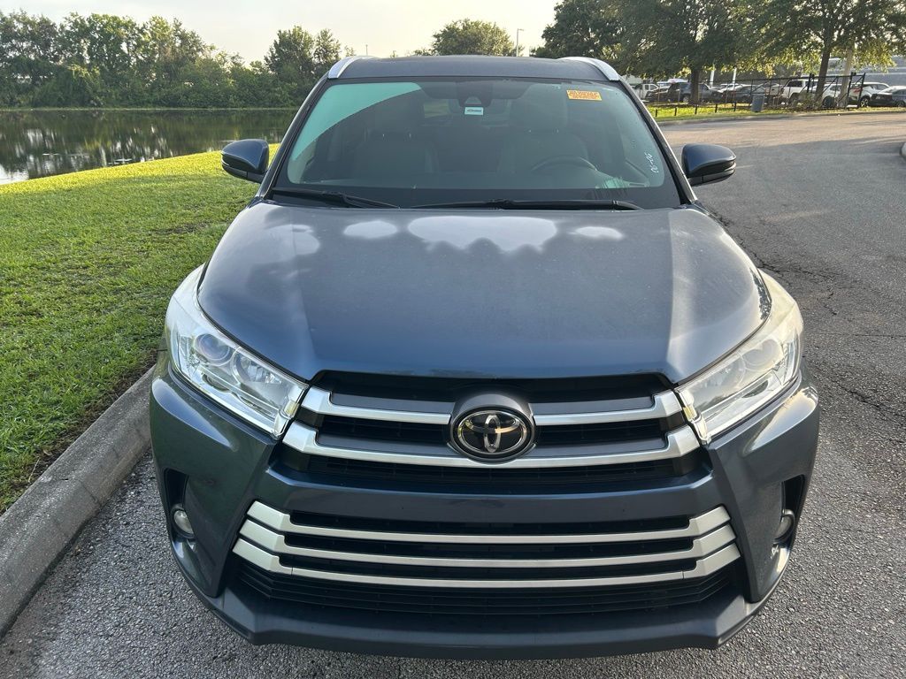 2017 Toyota Highlander SE 8