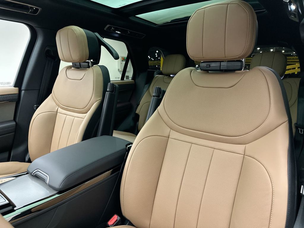 Thumbnail: 2026 Land Rover Range Rover Sport - 18