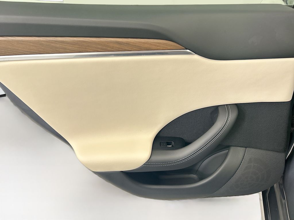 Thumbnail: 2022 Tesla Model S - 25