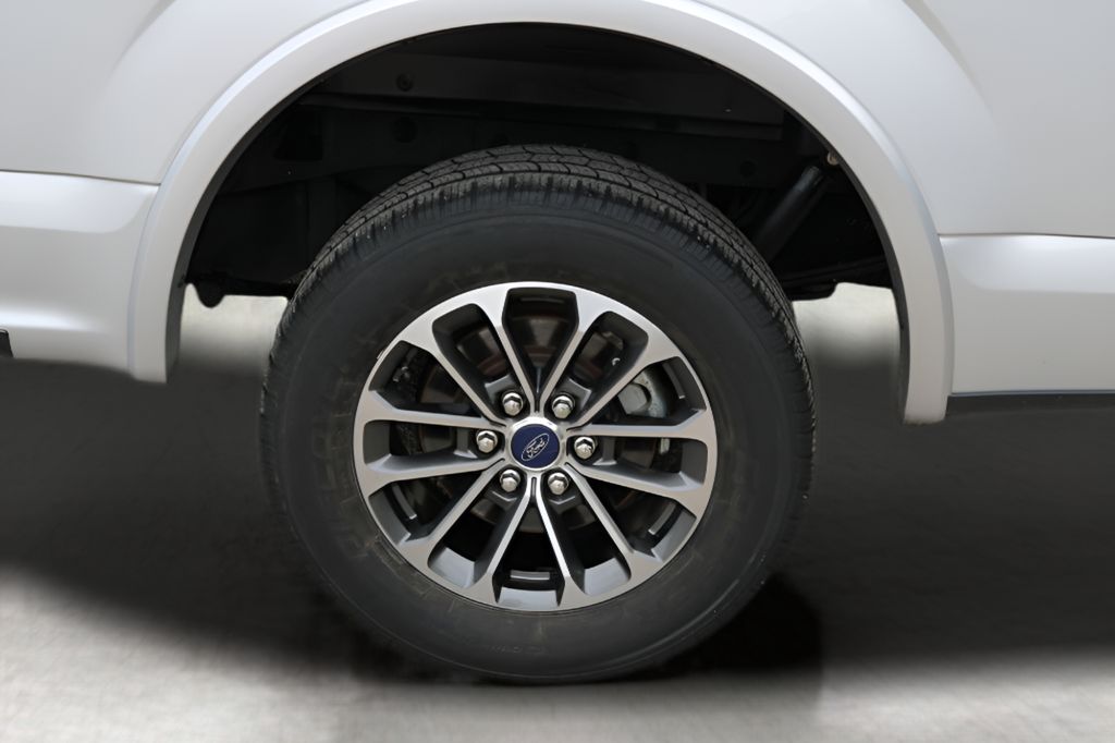 Used 2019 Silver Ford XLT image 9