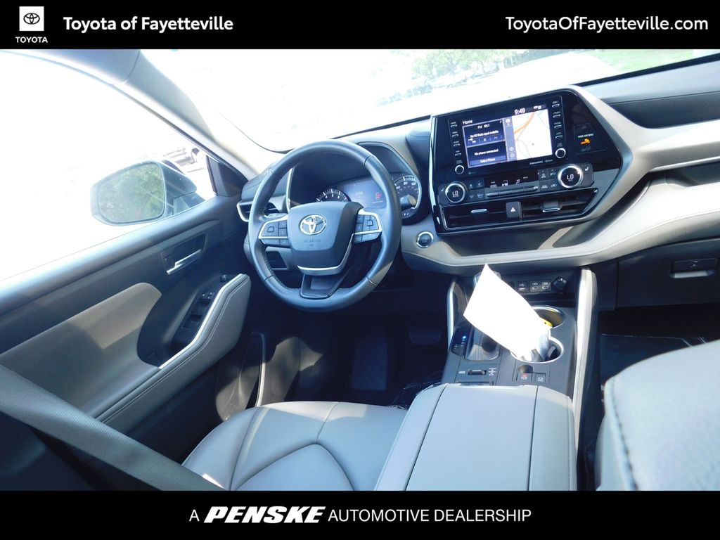 Thumbnail: 2022 Toyota Highlander - 7