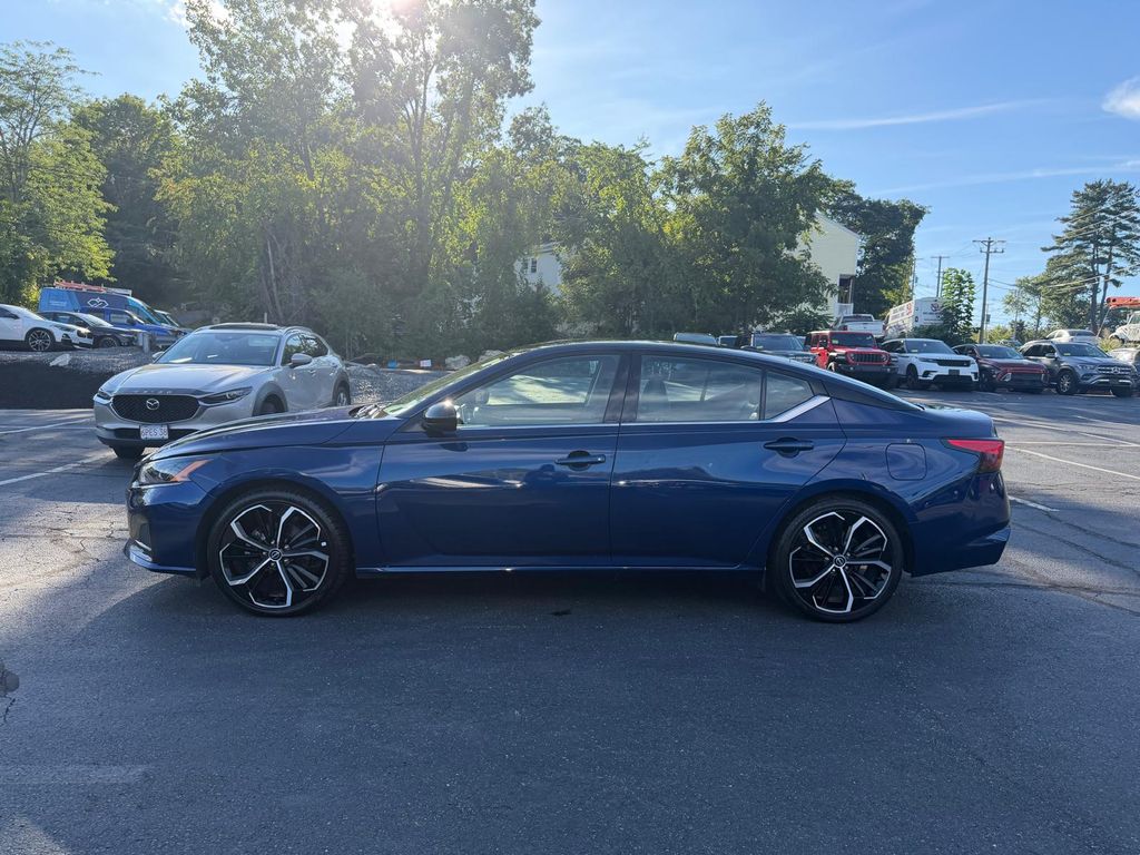 Used 2024 Nissan Altima Sedan