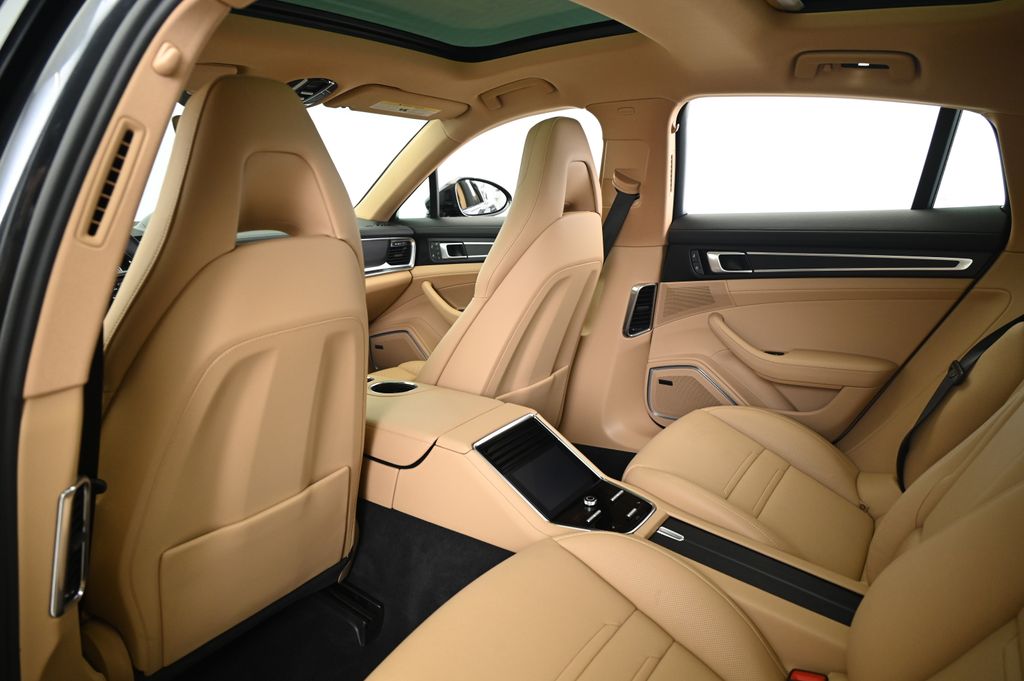 2022 Porsche Panamera Platinum 31
