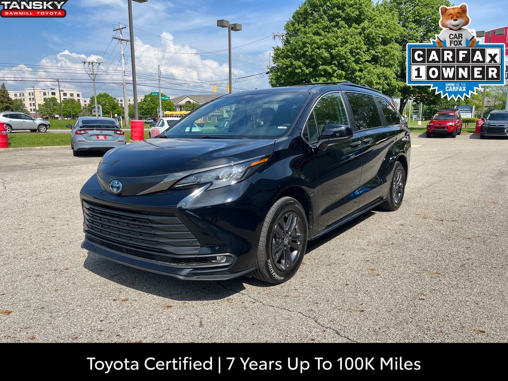 2024 Toyota Sienna Woodland Edition photo