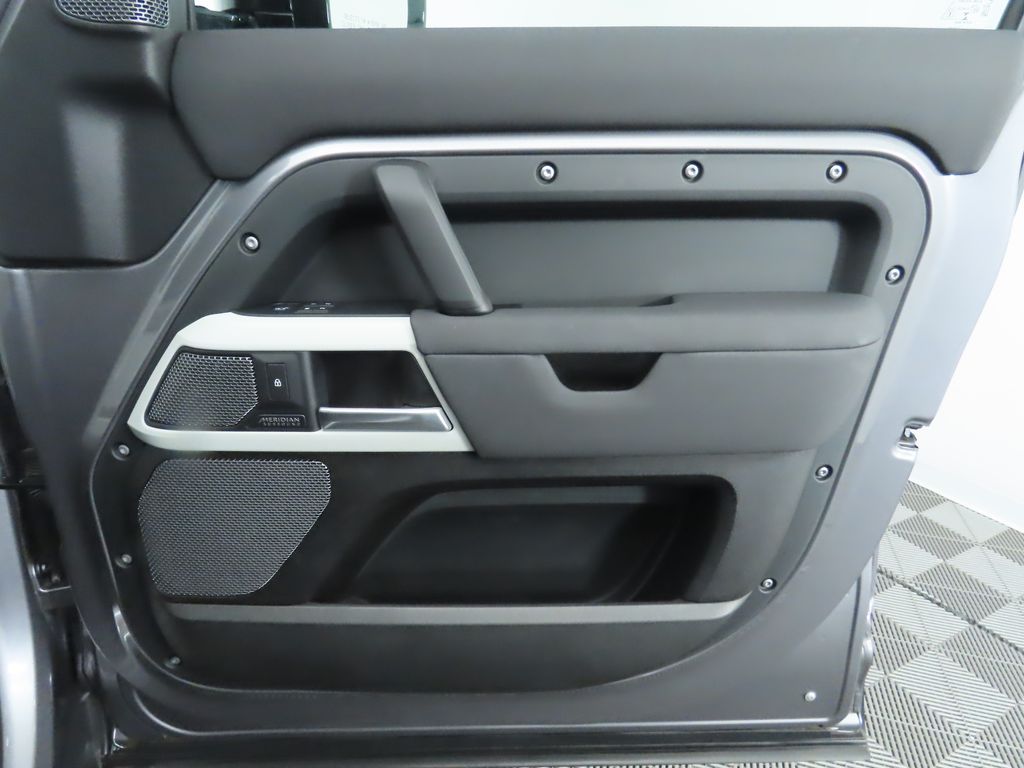 Thumbnail: 2022 Land Rover Defender - 25