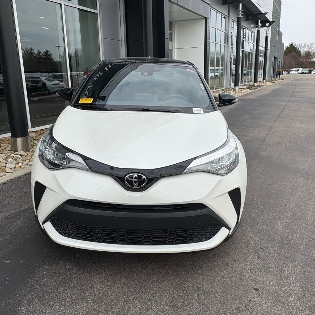 Used 2020 White Toyota XLE image 3